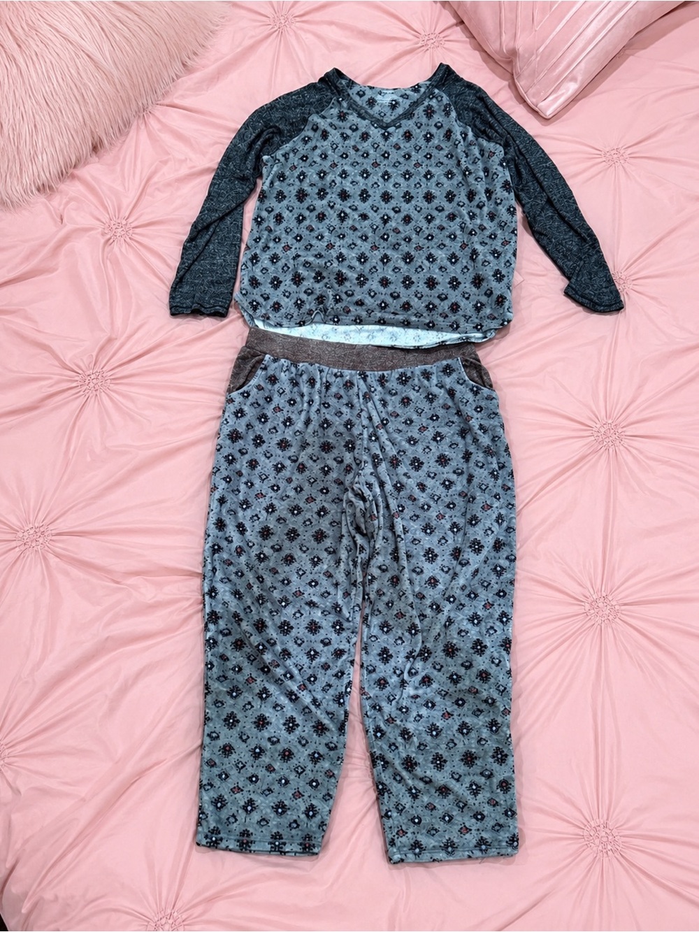 Women’s Gray Patterned Two-Piece Pajama Set
